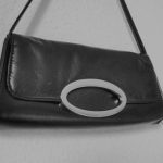 Die kleine, schwarze Handtasche